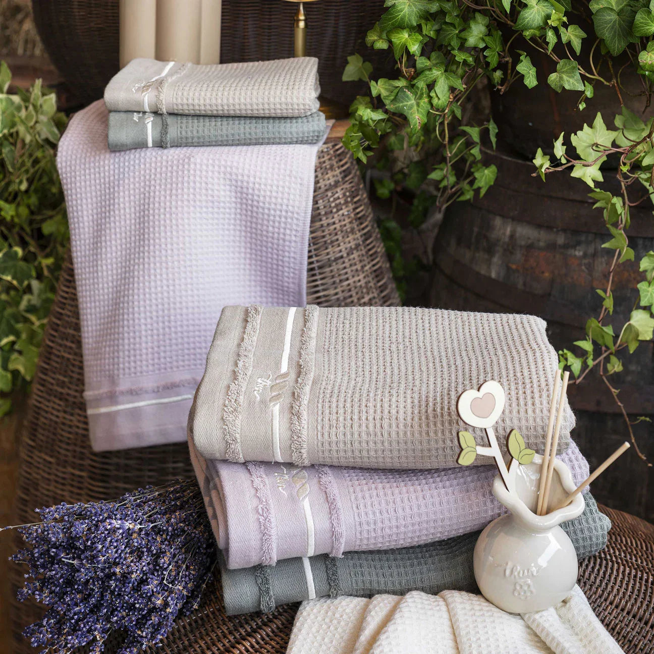 Two's Company Set Di 2 Strofinacci In Cotone Con Nappe E Motivo Ortensia - Asciugamani Da Cucina Assorbenti