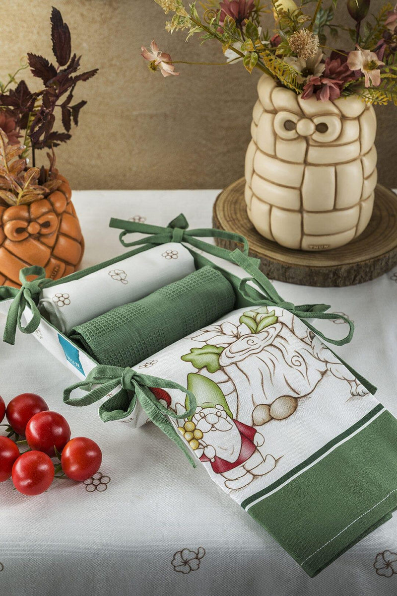 THUN® Confezione Regalo 3 Strofinacci e Cestino Inverno Incantato Standard Gnomes Sage Green - Amo La Casa Shop